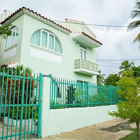 Numero Uno Beach Apartments Сан Хуан Екстериор снимка