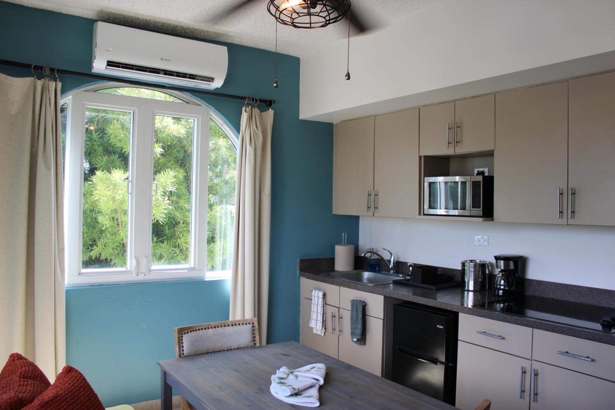 Numero Uno Beach Apartments Сан Хуан Екстериор снимка
