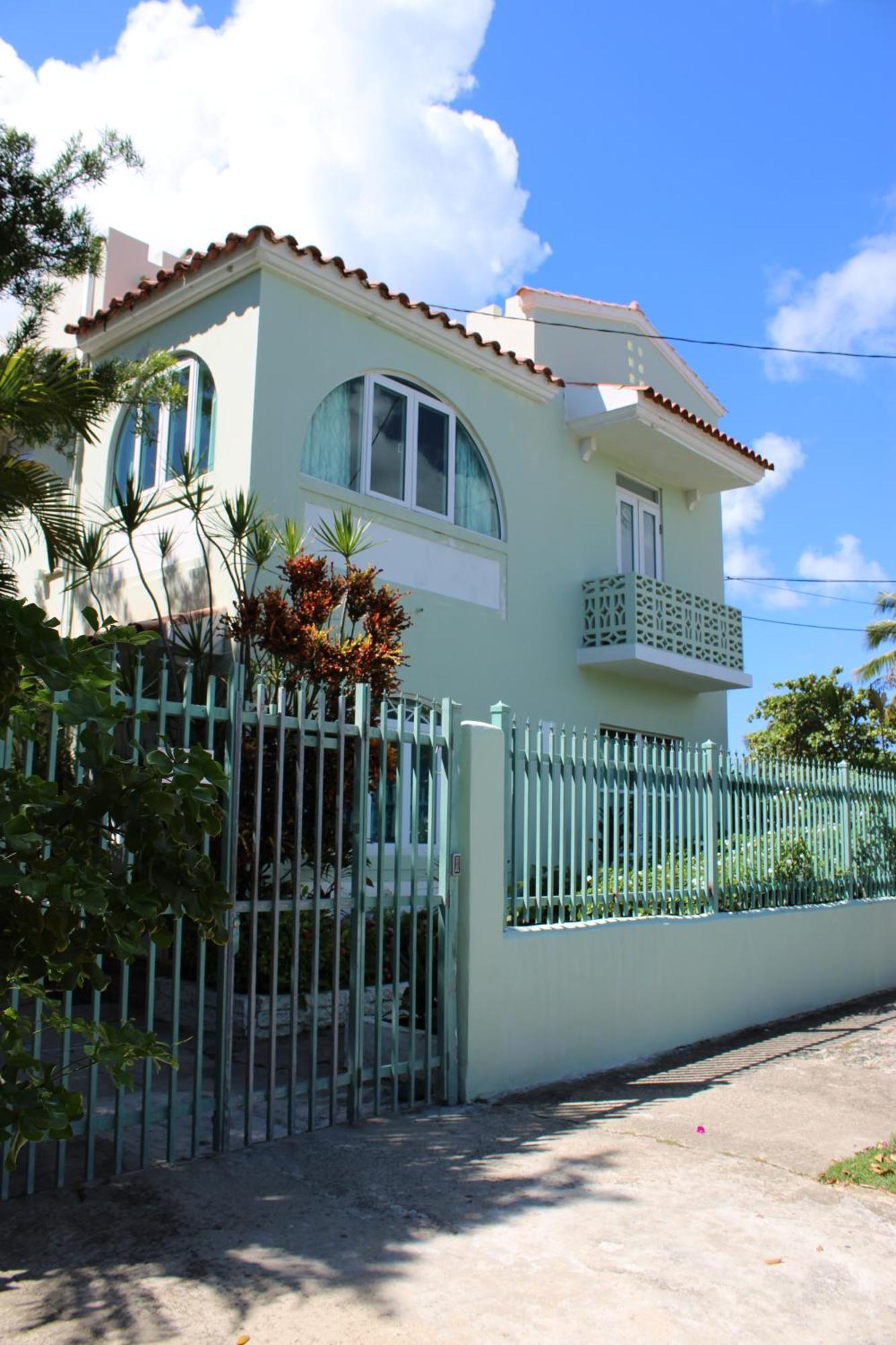 Numero Uno Beach Apartments Сан Хуан Екстериор снимка
