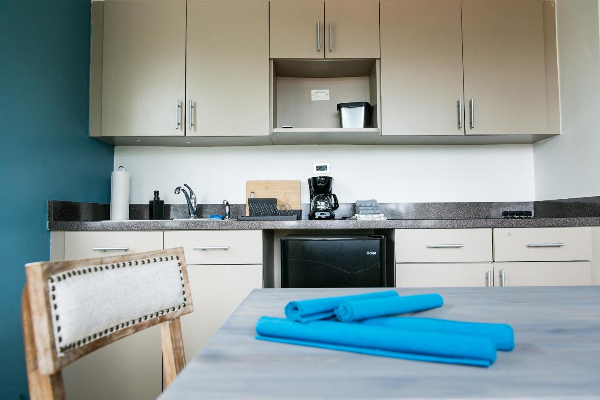 Numero Uno Beach Apartments Сан Хуан Екстериор снимка