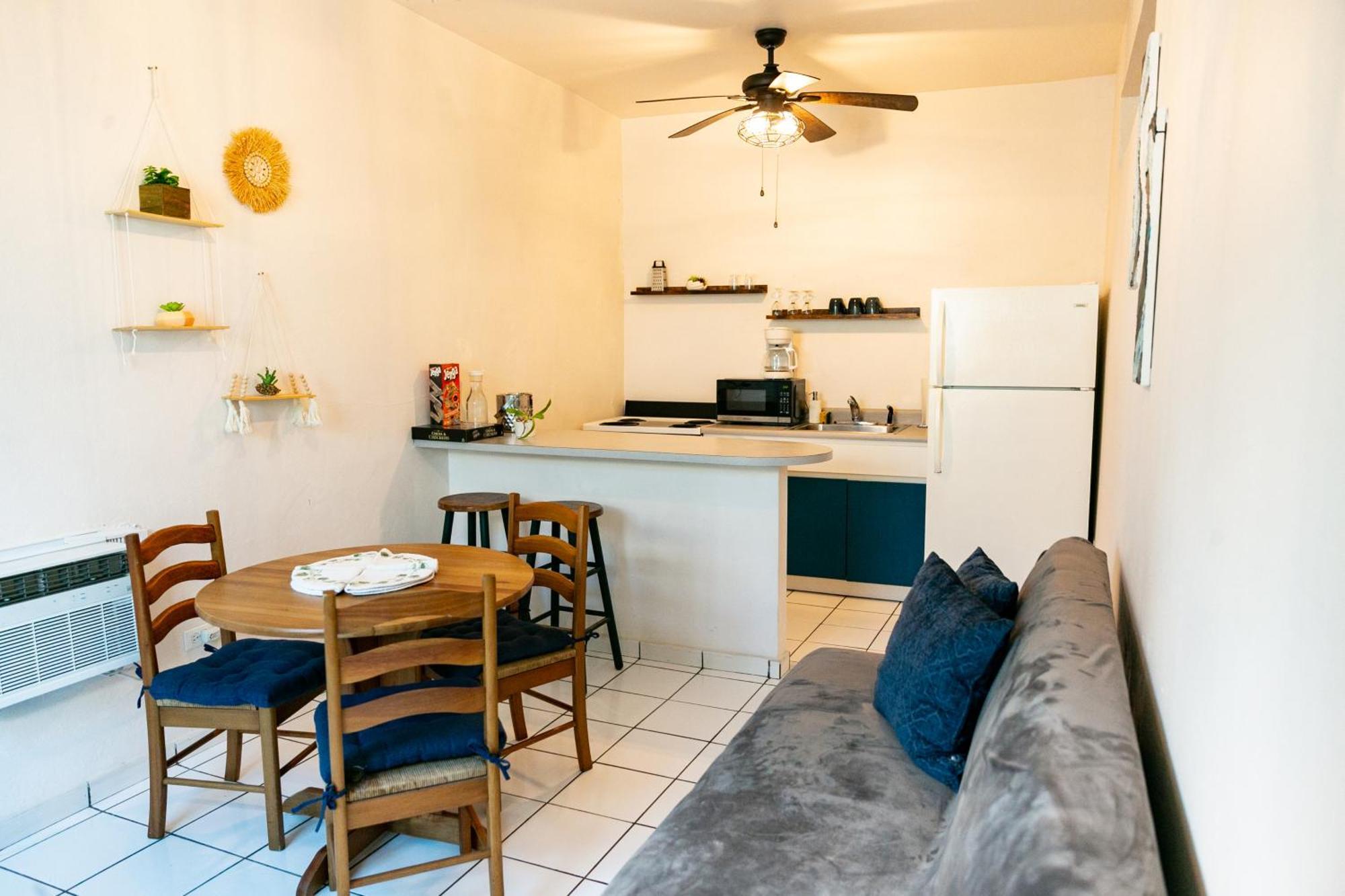 Numero Uno Beach Apartments Сан Хуан Екстериор снимка
